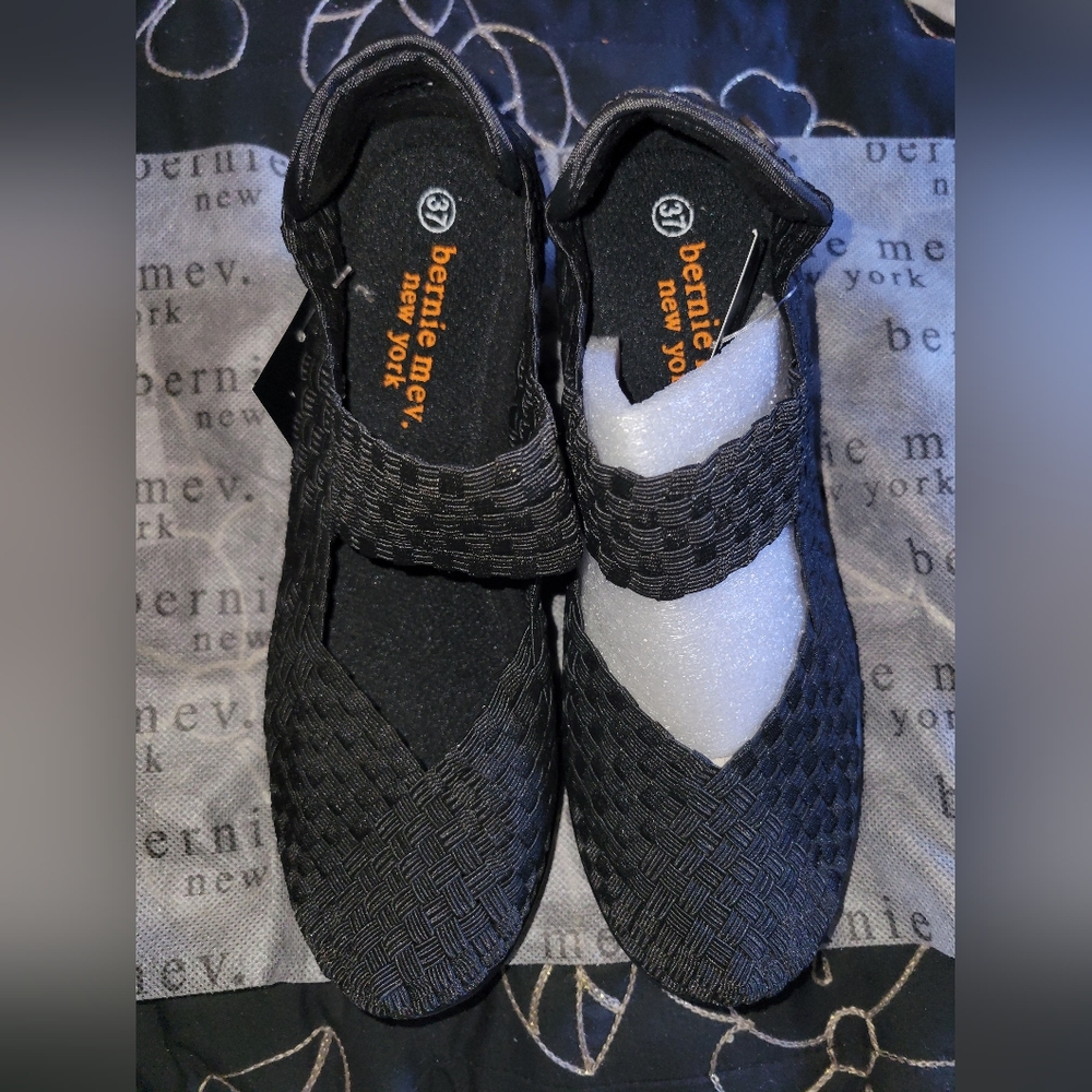 bernie mev. Women's Black Woven Shoes